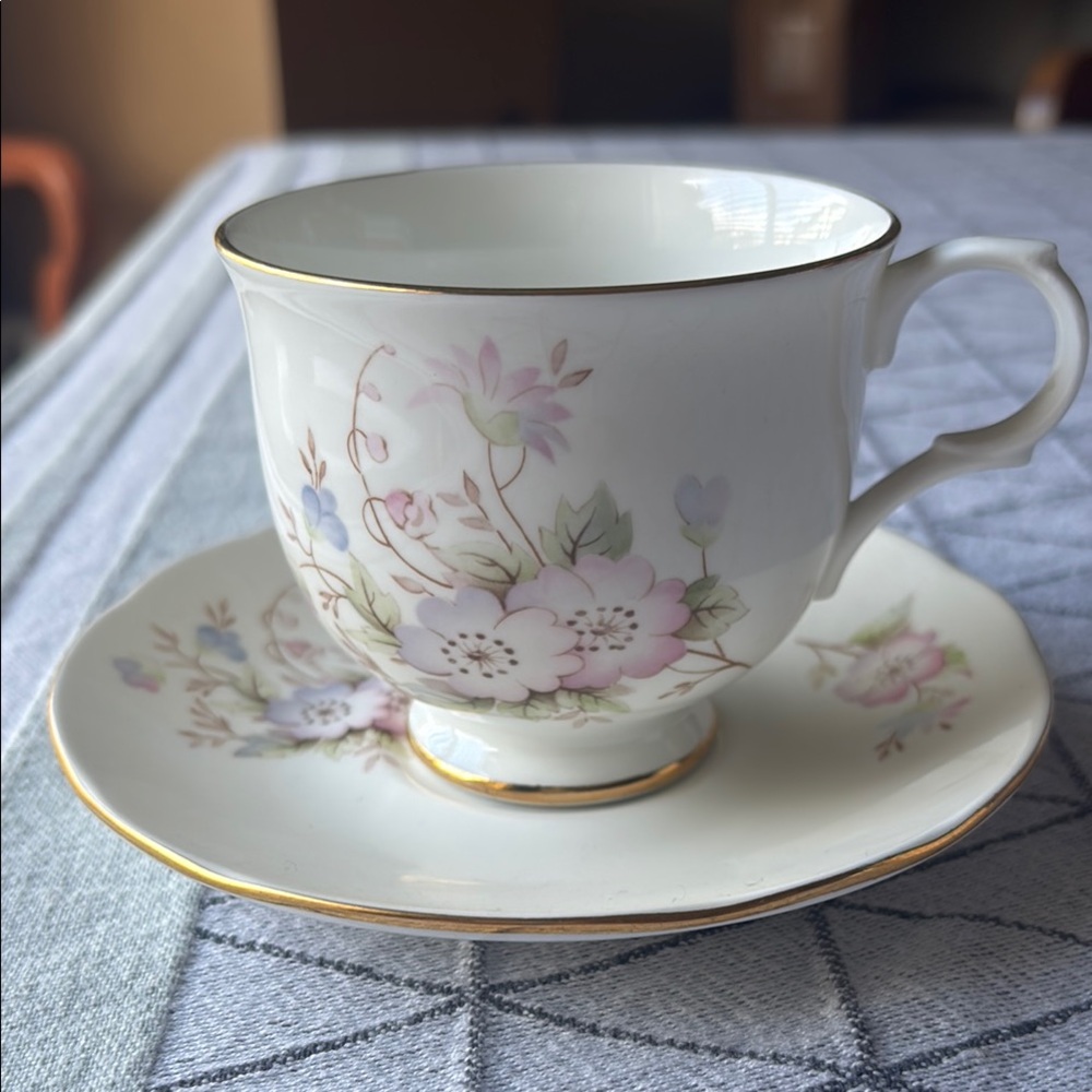 English bone china - Floral Porcelain Teacup and Saucer Set